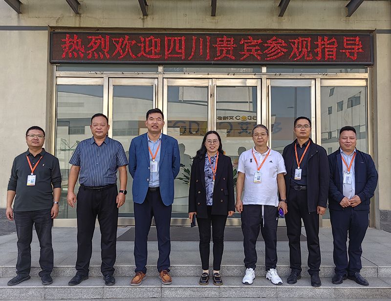 熱烈歡迎四川厚全生態(tài)農(nóng)業(yè)營養(yǎng)技術(shù)總監(jiān)何國茹、廣西立騰農(nóng)牧董事長吳錦山等一行蒞臨艾格多集團(tuán)河南岐伯基地實地參觀考察